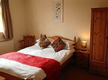 The Red Lion Hotel Бейкуел Екстериор снимка
